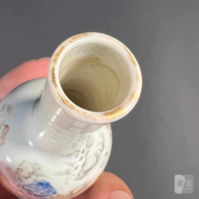 清 粉彩人物纹小摇铃尊 - 图8